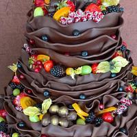 chocolate cake with fruits 