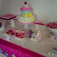 Giant cupcake and lollipops cake 