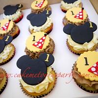 Mickey Mouse Cake with matching Cupcakes