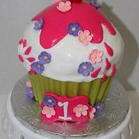 Giant Cupcake Birhtday Smash Cakes
