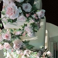 Rose & Ivy Wedding Cake