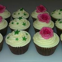 Birthday party cupcakes pink rose green stars
