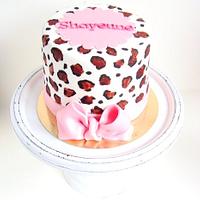 Mini leopard print cake