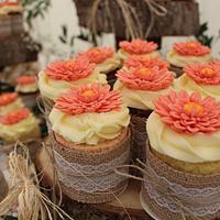 Country wedding mini cakes
