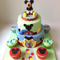 Mickey Mouse Clubhouse cake and cupcakes