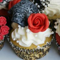 romantic cupcakes in demask theme 