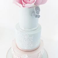 mint and gold with pink wedding cake 