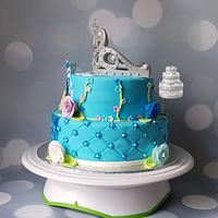 Frozen cake and cupcakes