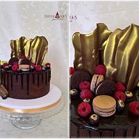 Drip cake & Gold chocolate pieces