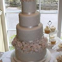 Ivory wedding cake 