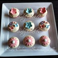 Ivory cupcakes