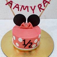 Minnie  mouse  cake 