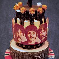  Making a cake with Beatles and Stones