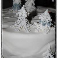 Winter cake - footprints in the snow