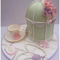 Vintage birdcage cake 
