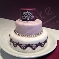 minicake with lace