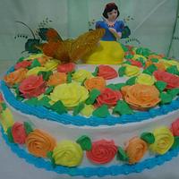 Roses-laden Cake