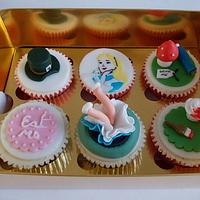 Alice in wonderland cupcakes