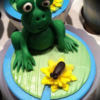 Frog, fly, and dragonfly cupcakez