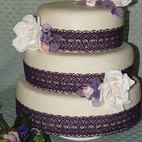hint of purple wedding cake