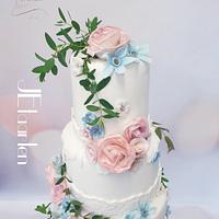 Going to the chapel.... weddingcake in bloom