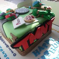 Teenage Mutant Ninga Turtle's cake 