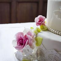 mice and roses wedding cake