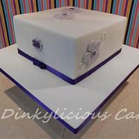 simple lilac daisy cake