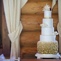 Wedding cake white and gold