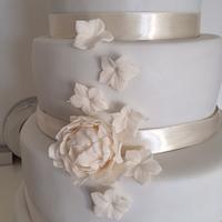 Wedding cake in ivory and white 