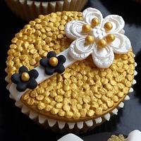 black, white & gold themed 21st birthday cupcakes