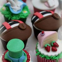 Alice in Wonderland cupcakes 