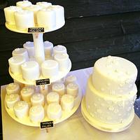 Daisy wedding cake & mini cakes