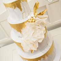 Concret wedding cake with gold accent and wafer paper flower <3