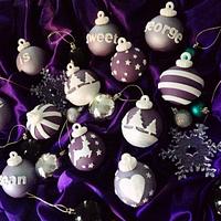 Regal purple christmas bauble cupcakes