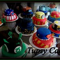 14 super heroes and fantastic 4 mini cakes