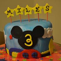 Mickey mouse play house cake 