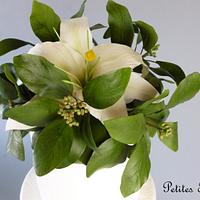 Gumpaste casablanca lily with berried foliage