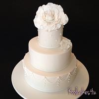 3 tier white wedding cake 