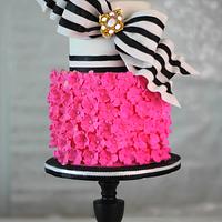 Super Bow with super Pink cake