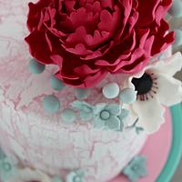 Cake Crackle Effect with Sugar Flowers