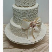 Simple lacy wedding cake 