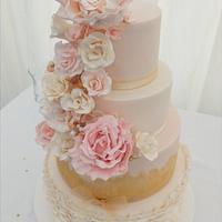 blush gold wedding cake 