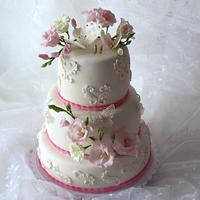 Wedding cake with Lisianthus