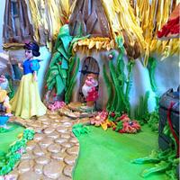 Snow White & the 7 Dwarfs birthday cake