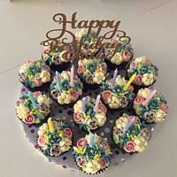 Buttercream piped flowers cupcakes