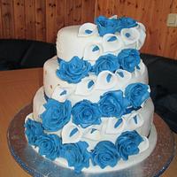 Blue white  wedding cke