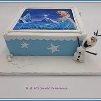 Frozen themed cake and cookies