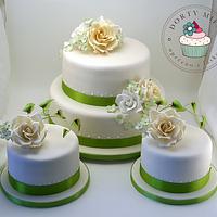 Wedding cake with sugar roses and hydrangeas
