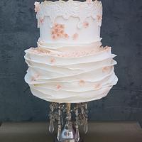 Creamy peachy wedding cake